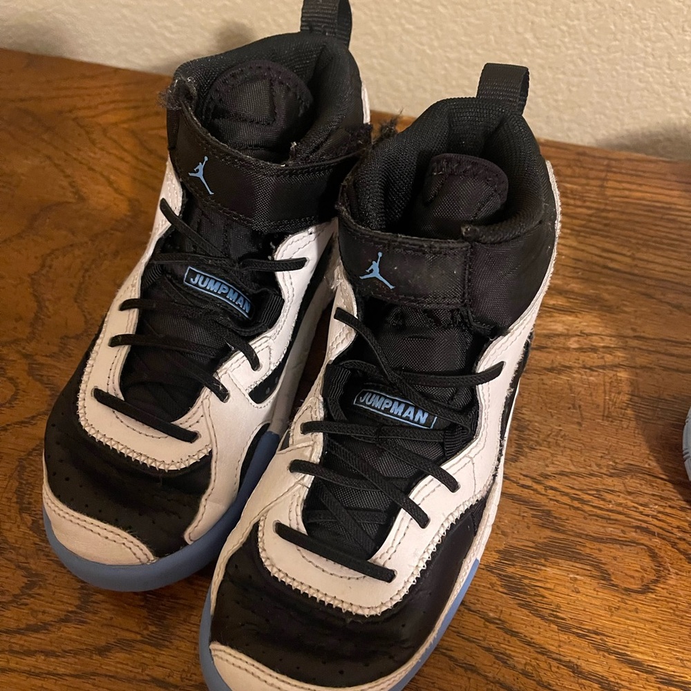 Boys shoes